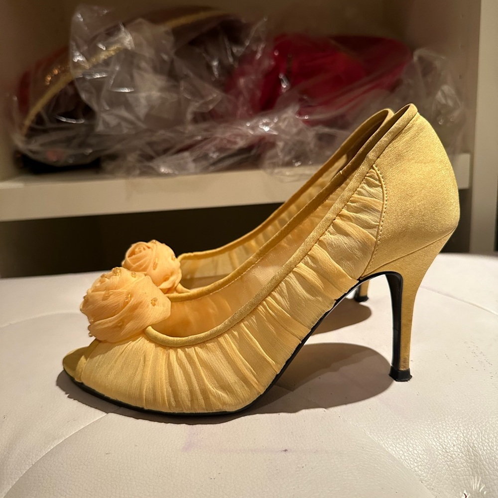 Yellow Dainty heels